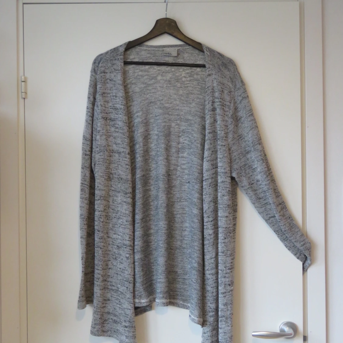 Grå stickad kofta strl L - 90