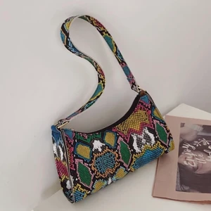 färgglad väska - säljer denna väska från shein då jag rensar garderoben & ej har plats 