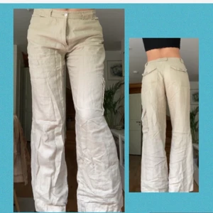 Linnebyxor - Superfina, raka linnebyxor med praktiska fickor! Funkar både som högmidjade och lågmidjade🌟lagom längd för mig som är 1,72m