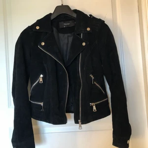 Veromoda - Fin sommarjacka från veromoda, finns någon fläck på den och därav det låga priset! Storlek M men sitter som en S