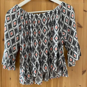 Somrig blus från Cubus, strl 164 - Skönt och luftigt material som passar perfekt på sommaren!