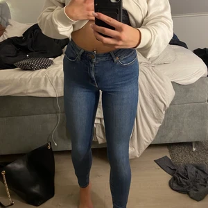 Ullared - Hej! Jag säljer dessa snygga blåa skinny jeans ifrån Ullared, pga använder aldrig💗  Väldigt stretchiga 🥰