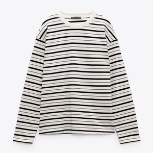 Zara Tröja - Slutsåld på hemsidan i storlek S! Superfin randig tröja ifrån Zara! Använd 1 gång☀️