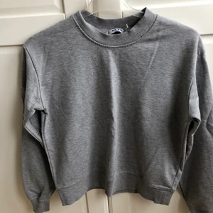 Grå sweatshirt - Grå sweatshirt från nakd. Jätte mysigt nu till hösten.💓