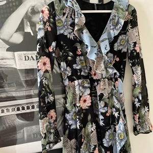 Klänning i nytt skick  - Säljer min jättesöta klänning, endast använd 1-2 gånger. Storlek 34🌸