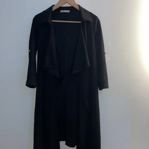 Tunn kappa  - En vanlig svart tunn kappa som ej kommer till användning hos mig. 