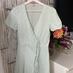 Klänning - Tunn klänning från NA-KD. Perfekt på sommaren!