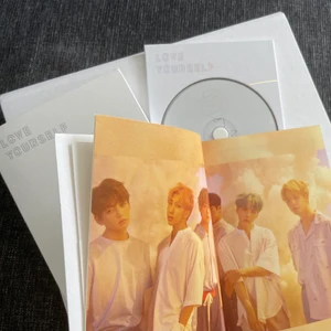 LY her version O, VILL SÄLJA - 166 kr med inkluderad spårbar frakt. Helt i nyskick, allt inkluderat förutom photocard. Hör av dig om du är intresserad eller har frågor! ☺️