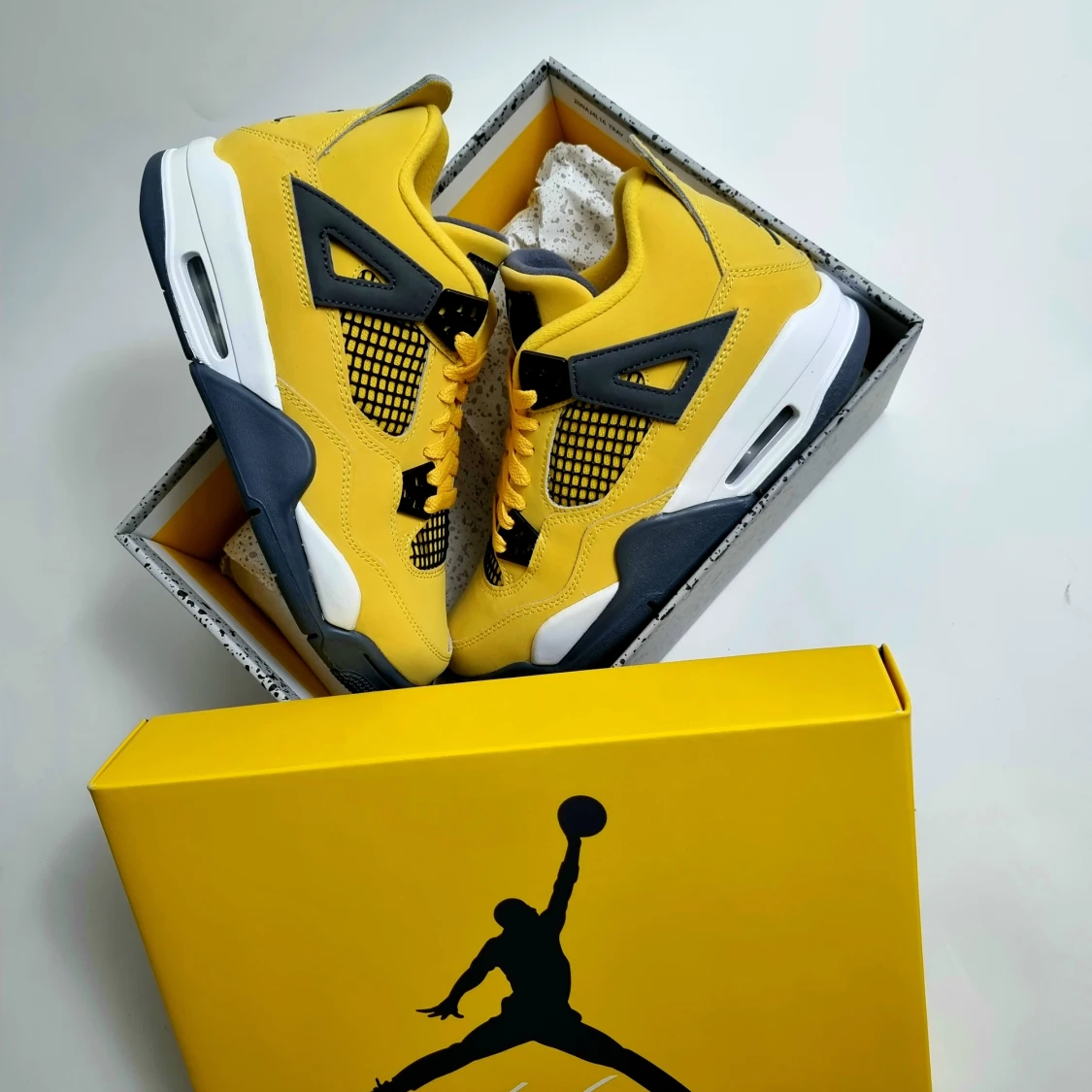 Jordan 4 "lightning"