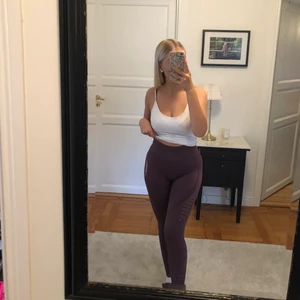 Byxor - Lila gymshark träningsbyxor, super fina men inte blivit till användning💗