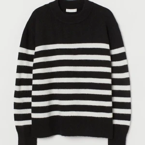 Randig tröja  - Populär randig tröja, superskön och bekväm. Storlek S. Aldrig använd