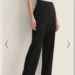 Nakd kostymbyxor - Supersnygga kostymbyxor från NAKD i storlek 36 🥰