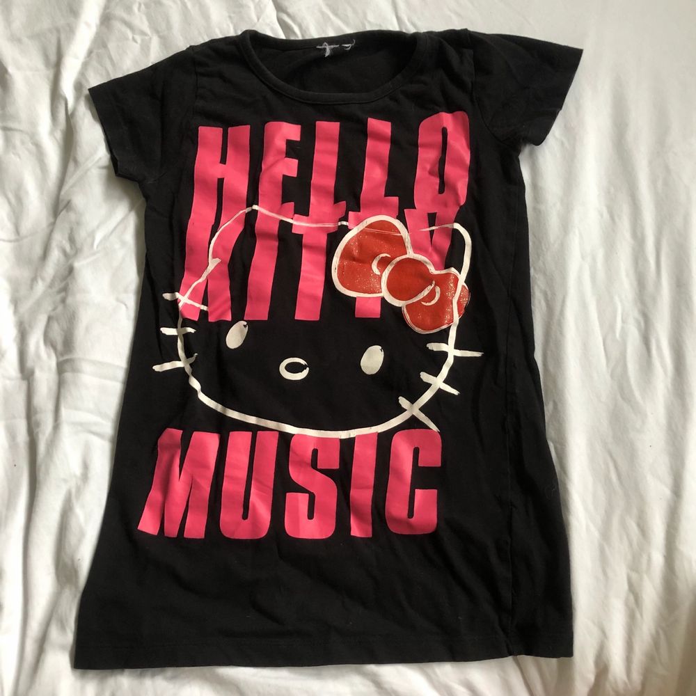 unik hello kitty topp med glitter tryck . T-shirts.