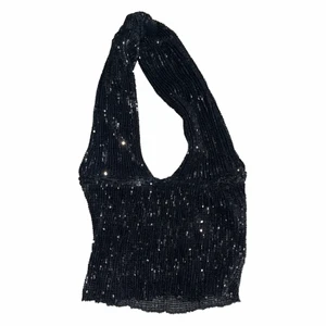 Glittrig halternecktopp - Glittrig svart halternecktopp i storlek s❗️❗️😍😍