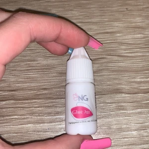 Nagellim - Nagellim från nagelgiganten. OÖPPNAD. Möts upp i Stockholm. 3 gram. Jättebra!