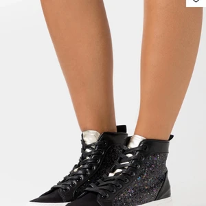Skor zalando - Söta sneakers från zalando, använda 2/3 gånger. Storlek 37