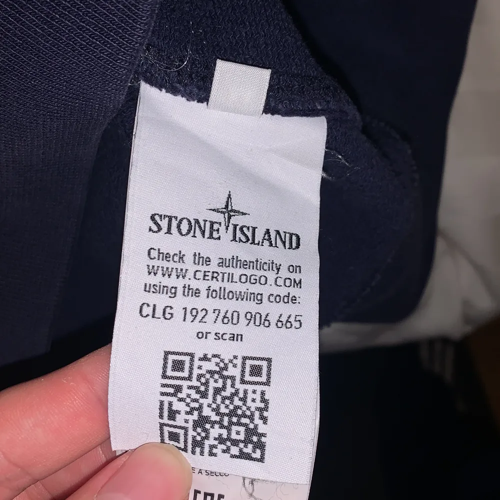 stone island sweatshirt blå, storlek s. använd men ändå i bra skick. Köpt för 1200kr.. Tröjor & Koftor.