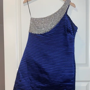 Klänning - Klänning storlek 38