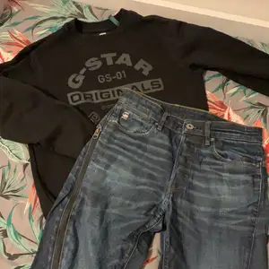 Ett par G-star jeans i 27w 32L och en tröja i XS. Köp båda för 800