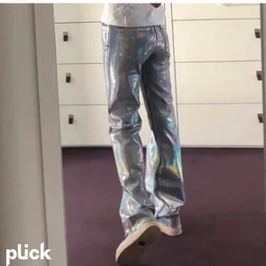 Zara byxor  - SÖKER DESSA!💖💖❤️‍🔥😍 hör gärna av dig om du skulle vilja sälja, storlek 36 eller 38:) 