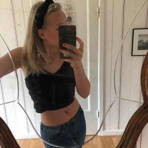 Säljer dessa jätte fina blå lågmidjade jeans från tessie i storlek 38💓💓 - Jeansen är använda ett fåtal gånger och är i bra skick!