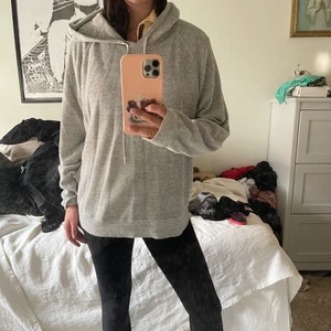 Stickad hoodie från Uniqlo - Jag har vanligtvis XS/S och tycker den sitter lite stort på mig