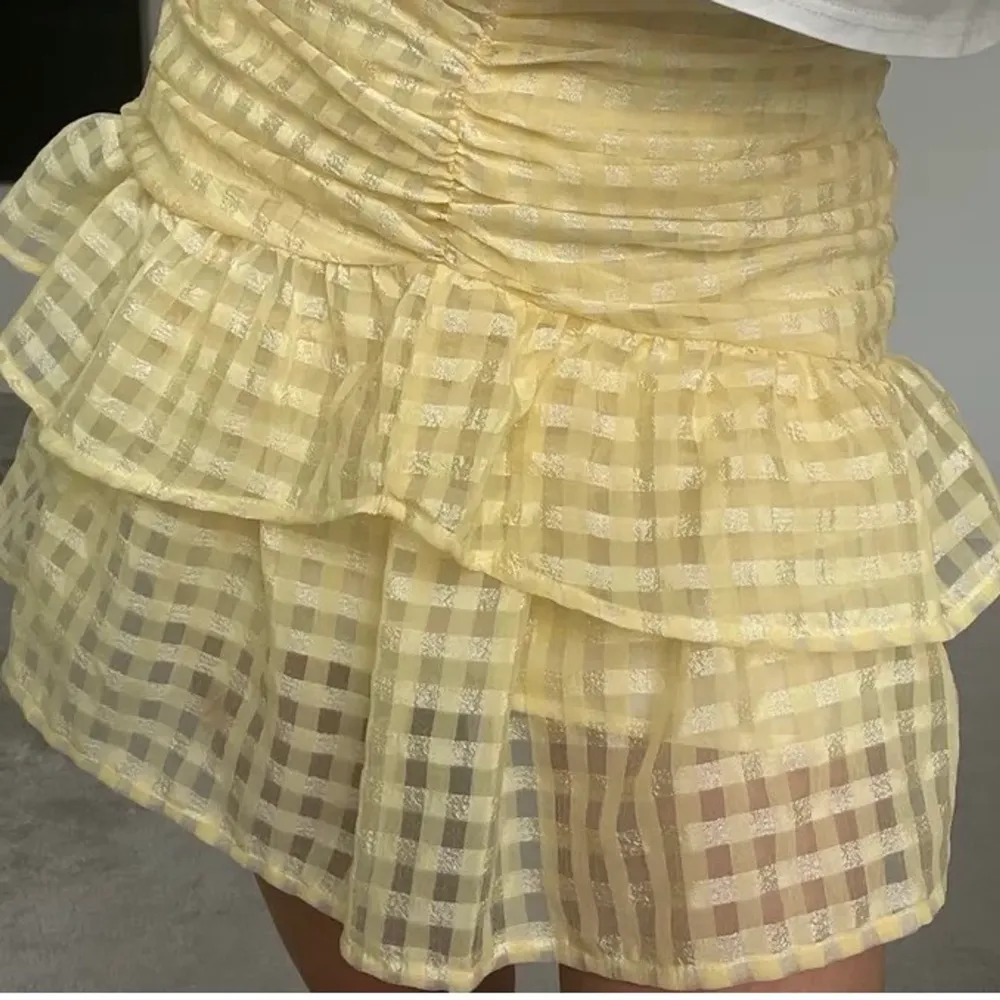 supersöt kjol, nyskick! säljer pga att den inte kommer till användning, strlk 36💕vid flera intresserade startar jag budgivning! nypris 399kr. Kjolar.