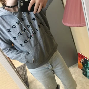 Friends hoodie  - Grå Hoodie med friends tryck 🌸 storlek M. 