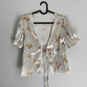 silkes topp  - Storlek XS från shein. Aldrig använd