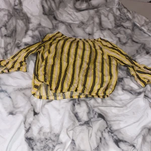 Tröja - Randig tröja i fint skick, köpt på Lindex 