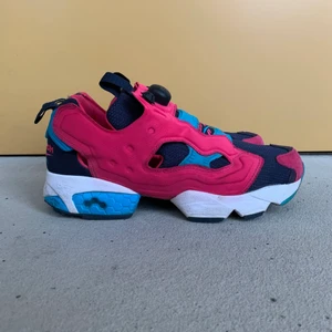 Reebok Instapump sneakers  - Säljer dessa super snygga och bekväma Reebok Instapump sneakers. Älskar dem men tyvärr har de inte kommit till användning på senaste. De förtjänar mer uppskattning🥰
