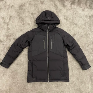 Sail Racing Patrol Down Jacka - Säljer nu min sail racing patrol down jacka i storlek 160! Jackan är unisex och passar både killar och tjejer! Köpte jackan för ett år sedan och den är inte särskilt använd, skick 8/10! Kan både mötas upp i Göteborg och frakta! Bara att höra av dig om du är intresserad!