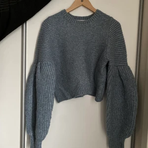   - Stickad tröja från Zara i storlek M. Använd några gånger😘