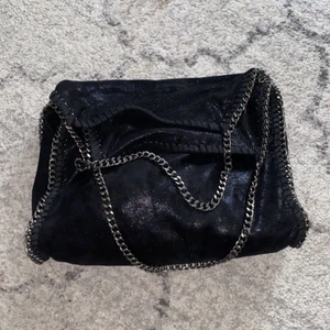 Stella mcartney liknande väska - Väska lik stella mcartney , stor modell ( Intressekoll)  pris går att diskuteras⚡️⚡️⚡️