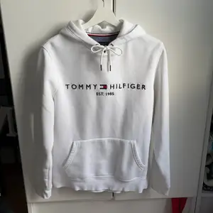Tommy hilfiger hoodie sparsamt använd