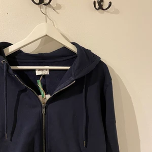 Blå zip tröja - Mörkblå ziptröja från Icons, bara testad. Frakt tillkommer.