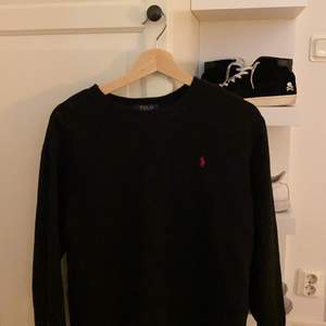 Polo Ralph Lauren Sweatshirt passar om du ca 170 mer eller mindre. Skick 9.5/10. Pris kan diskuteras 