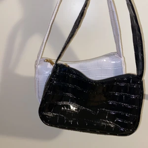 2 väskor - Två väskor använda 1 gång.