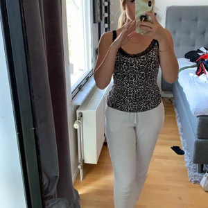 Linne - Jätte fint nattlinne med skönt luftigt matreal , köppt från Ullared för 99 kr men alldrig använt , inga hål eller fläckar🥰