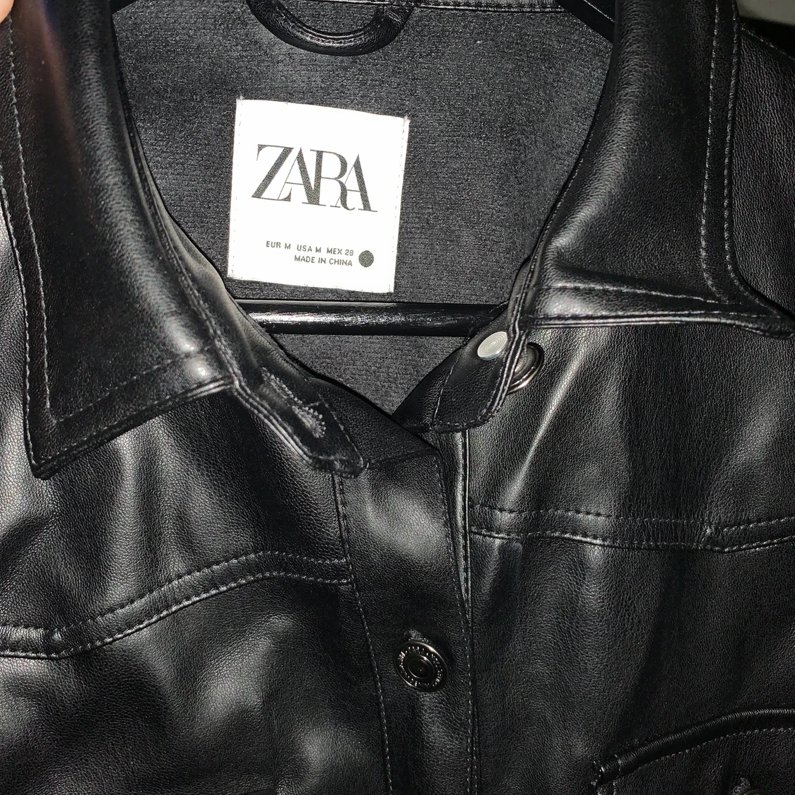 Zara fake-skinn jacka - 90