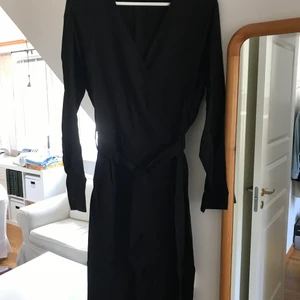 Klänning från Lindex - Ny ”tjockare” klänning från Lindex med knytskärp.