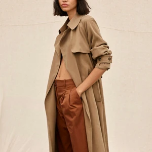 Beige trenchcoat  - Säljer min fina nyskick trenchcoat från mango!