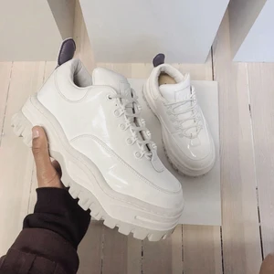 Eytys  - Säljer nu mina älskade eytys! Dom är använda en del men fortfarande mycket kvar & ge🥰.       Storlek 38 & köpta för 2600 obs första bilden är inte min<3