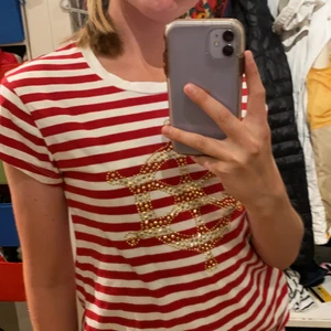 Newport news - Storlek s, kanska liten i storleken så skulle säga att den är som en xs