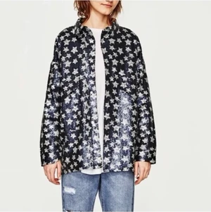 Zara  - Säljer min stjärnjacka som ej finns kvar på zara! ⭐️⭐️🦋 