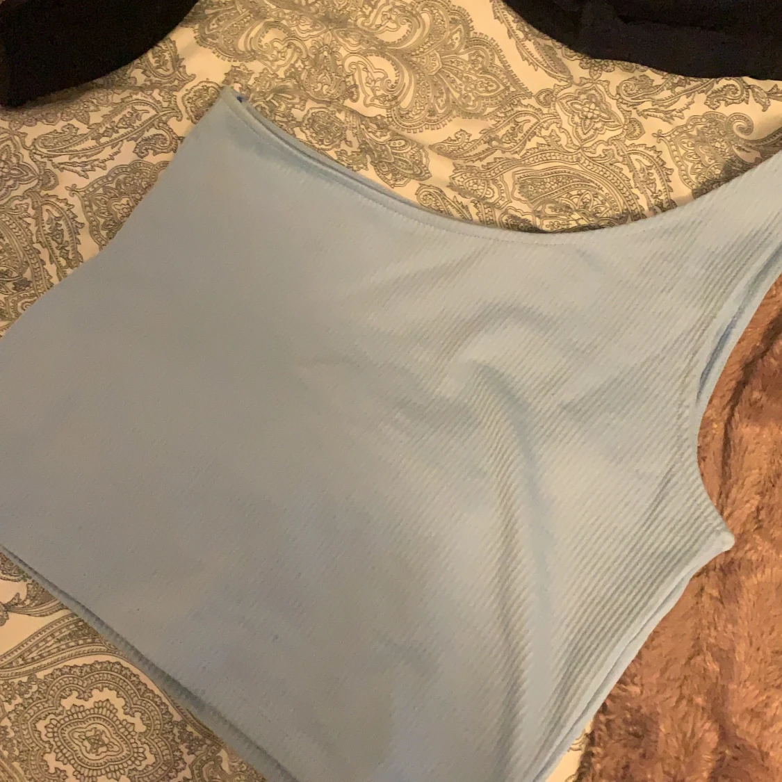 En arm tröja från Ginatricot