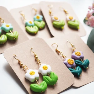 Cute white daisy earrings  - Earrings made of polymer clay- light weight- colorful 