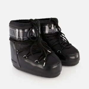 Vinterskor  - Säljer mina skit coola moon boots andvänd förra vinter men väl andvpnda, köptes på ni för 1800❤️