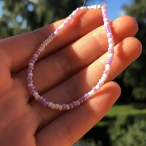 Ett enkelt armband  - Ett enkelt armband med färgerna gul och lila med knips 