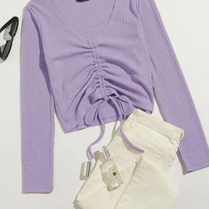 Lila tröja med dragsko - En jätte fin och skön lila tröja med dragsko från Lindex. Använd bara 2 ggr. Säljer den pga är inte min stil. 